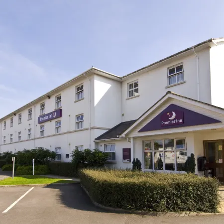 Premier Inn Cheltenham Central (West/A40) Hotel
