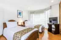 트래블러스 폰타나 플라자  호텔