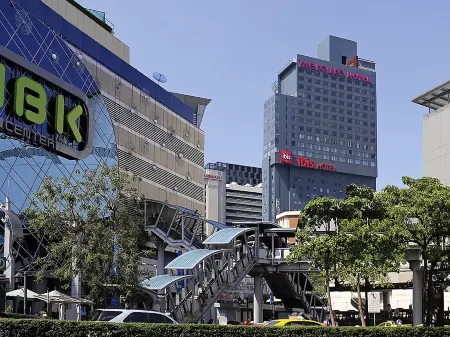 Mercure Bangkok Siam Отели рядом со станцией Бангбамру