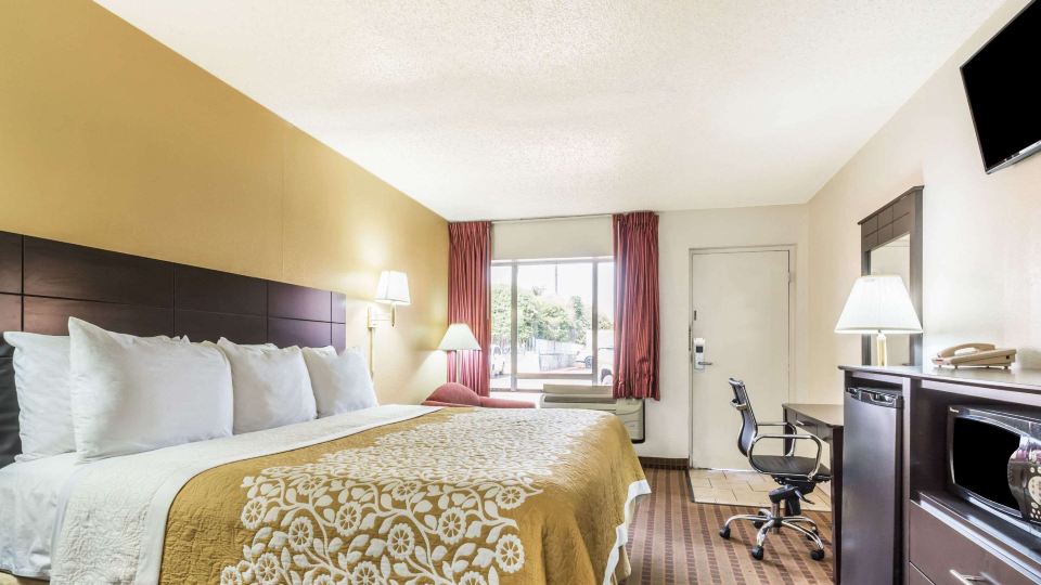 Days Inn by Wyndham South Fort Worth