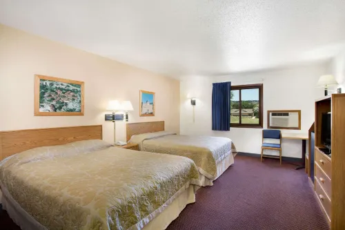 Super 8 by Wyndham Hot Springs - Pet friendly