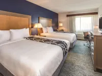 La Quinta Inn & Suites by Wyndham Philadelphia Airport Hotels in Delaware County
