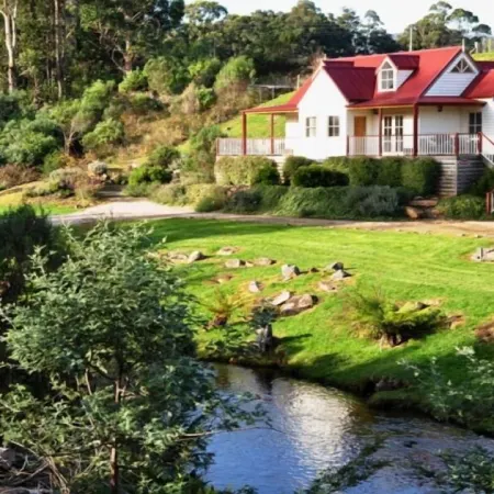 Crabtree Riverfront Cottages Beautiful Peaceful Location Relax & Enjoy