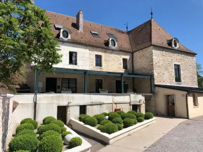 Logis l'Hôtel d'Arc Hotel di Pichanges