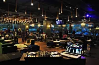 Swiss-Belhotel Kendari - bar