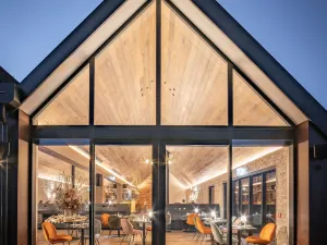 Kamana Lakehouse