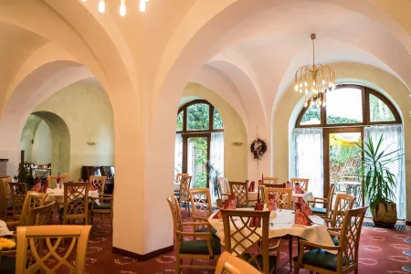 Ringhotel Dreiländereck Zittau Отели в г. Хайневальде