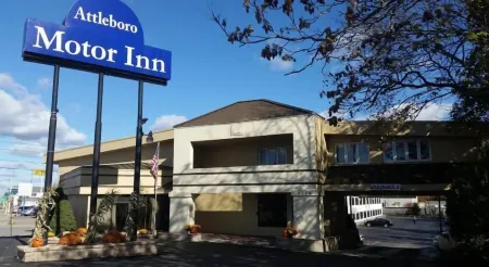 Attleboro Motor Inn Отели рядом с достопримечательностью «Route 126 Fish Market»