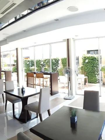 รูปภาพของเอพริล สวีท