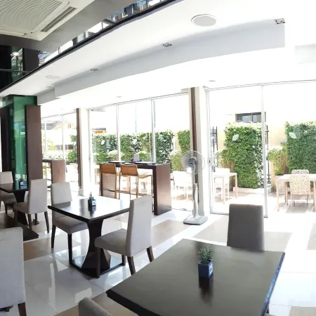 April Suites Отели рядом с достопримечательностью «Бич-роуд»