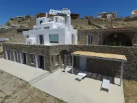 Villa DeLucien Hotele w: Tinos