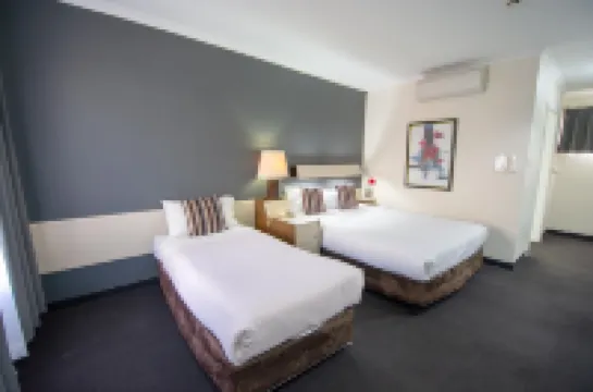 The Mid City Motor Lodge