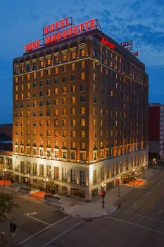 Peoria Marriott Pere Marquette Hotels near Bradley University