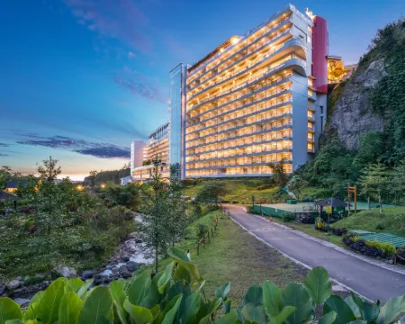 Le Eminence Puncak Hotel Convention & Resort Hotels in Cipanas