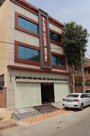 Hotel Silver Cloud Отели в г. Мандор