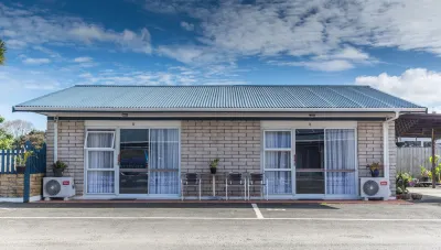 Kaitaia Motor Lodge Hotels near Serafinas Campervan Park & Gardens