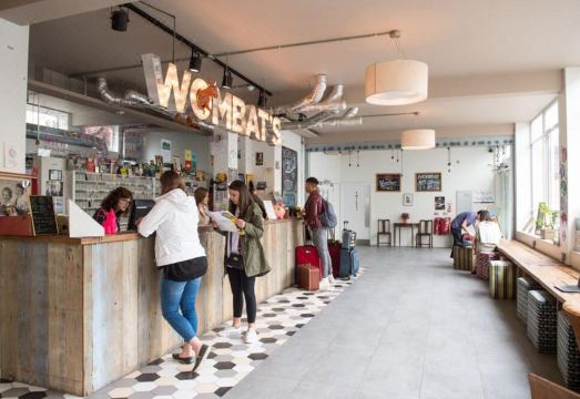 현대적인 숙소 복도