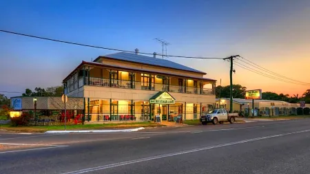The Park Motel Отели рядом с достопримечательностью «Charters Towers Visitor Information Centre»
