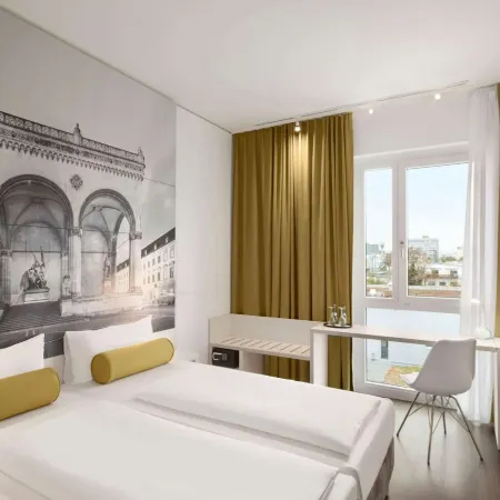 Super 8 by Wyndham Munich City North Отели рядом с достопримечательностью «Станция метро Hasenbergl»