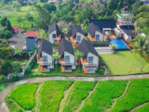 Lenirra Villa & Resto Hotels in Cijeruk