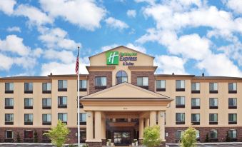 Holiday Inn Express & Suites Vancouver Mall/Portland Area