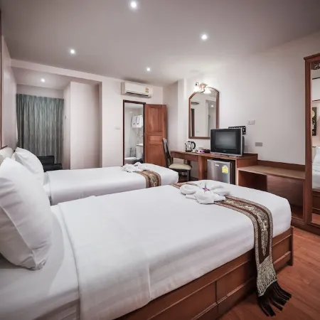 KC Place Hotel Pratunam Отели рядом с достопримечательностью «Станция экспресс-поезда Ratchaprarop»