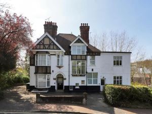 Stunning 2-Bed Apartment in Tunbridge Wells