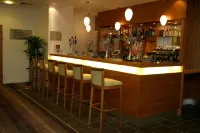 Ramada Plaza by Wyndham Wrexham - bar