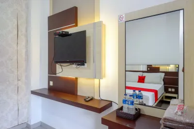 RedDoorz at Artomoro Guest House Các khách sạn gần Tugu OBOR
