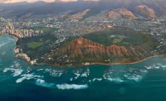 Tropical Studios at Marine Surf Waikiki Free Parking Swimming Pool Waikiki Beach 3Min