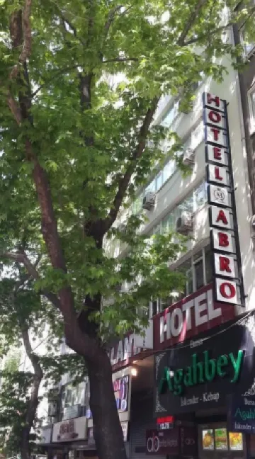 阿布羅內卡提貝酒店