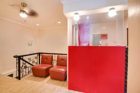 OYO 912 Fb Suites Отели в г. Маноло Фортич