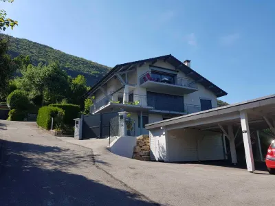 Appartement Semnoz - Vue Lac Hotels in Sévrier