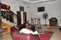 Hotel le Senateur Hotel a Abomey Calavi