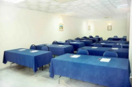 퍼스트 플라토텔 인터내셔널 베날마데나코스타 호텔