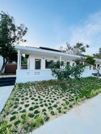 YNG-Luxor Resort Phu Quoc Отели рядом с достопримечательностью «Ho Quoc Temple»