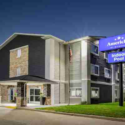 AmericInn by Wyndham Quincy Hotel Exterior