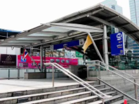 โรงแรมรัชดา พอยต์ โรงแรมใกล้โกลเด้นโดม คาบาเร่ต์โชว์