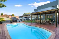 City Reach Motel - Pools