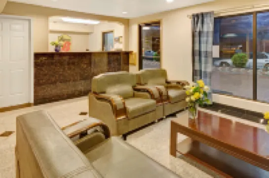 Super 8 by Wyndham Mont Belvieu/Baytown East