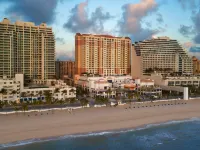 Marriott's BeachPlace Towers Hotels near Las Olas Beach
