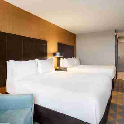 DoubleTree by Hilton Pointe Claire Montreal Airport West Rooms