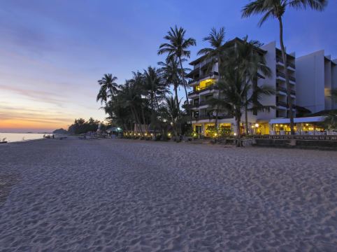 โรงแรมระยองชาเล่ต์