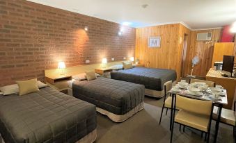 Country Roads Motor Inn
