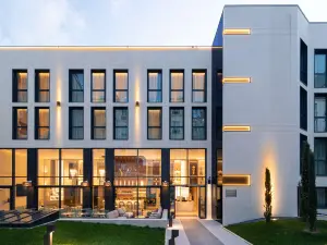 Yac Paris Clichy, A Member of Radisson Individuals