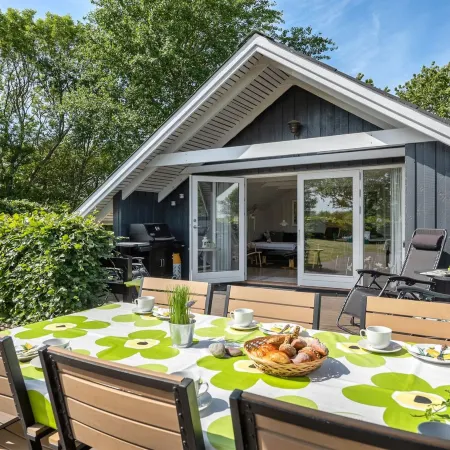 "Herbert" - 1km from the Sea