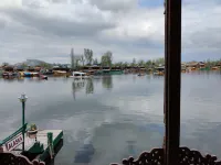 Alaska Group of Houseboat