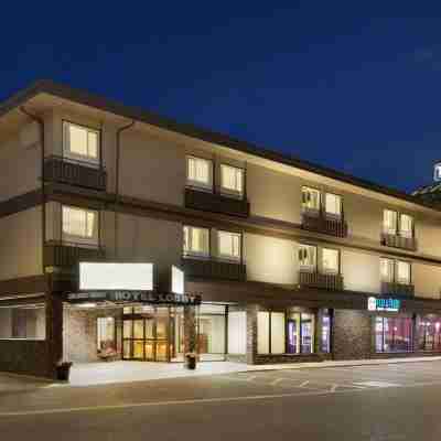 Travelodge by Wyndham Lethbridge Hotel Exterior