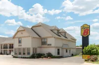Super 8 by Wyndham Enid - Hot Tub