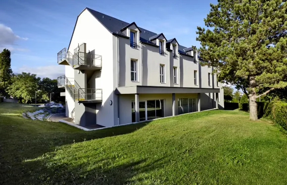 拉瓦勒基里亞德酒店